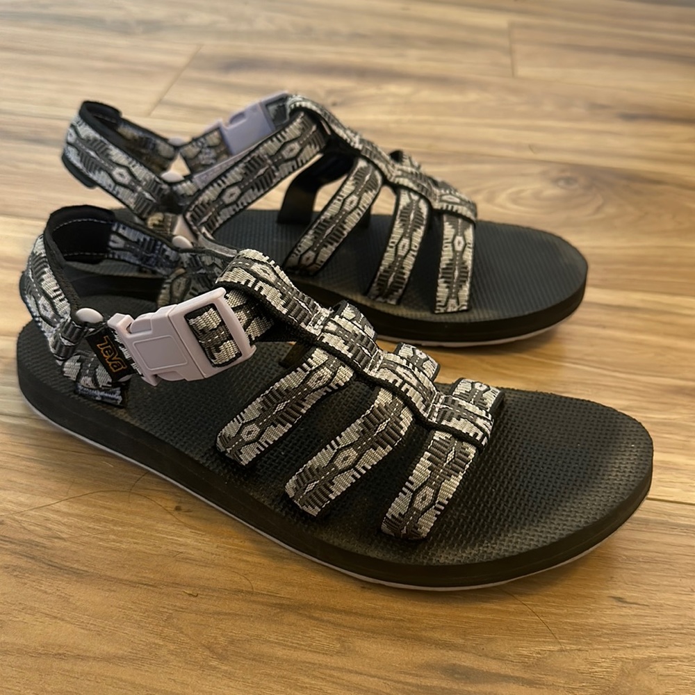 Like New Teva Sandals